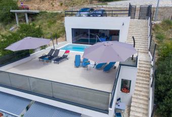 Villa Skalinada has Balcony rooms