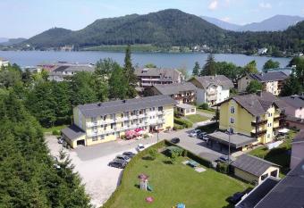 Pension Kathi has Balcony rooms