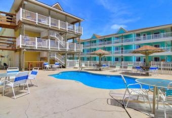 Beachgate Condosuites And Oceanfront Resort has Balcony rooms