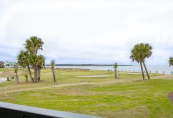 737 North Hampton has Balcony rooms