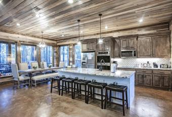 Sparrow`s Nest has Balcony rooms