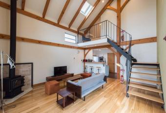 TOOD       -B    allows 18 year olds to book a room