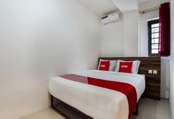 SUPER OYO 3463 Cimahi Guest House allows 18 year olds to book a room