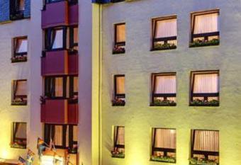 Hotel Granus allows 18 year olds to book a room