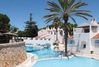 Apartaments Talayot allows 18 year olds to book a room