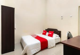 OYO 3706 Griya Tentrem Syariah allows 18 year olds to book a room