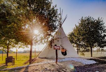 Residence Safari Resort - Teepee Village allows 18 year olds to book a room