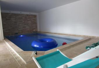 Les 4 Saisons has Balcony rooms