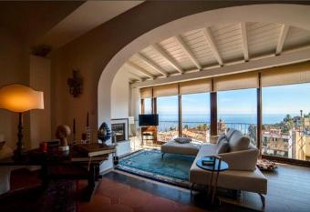 Casa Aric   & Shatulle Suites allows 18 year olds to book a room