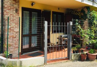 LA CASA DEI NONNI has Balcony rooms