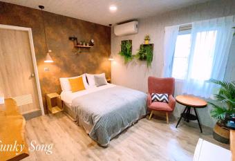 Funky Song has Balcony rooms