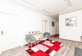 150sqm Apartment with 4 units! GREAT FOR GROUPS allows 18 year olds to book a room
