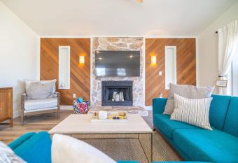 Bright New Beach House with In- Law Suite -- 2 blocks to beach! has Balcony rooms