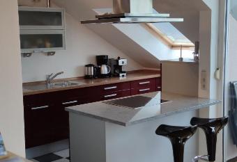 Wohnen am fr  nkischen Meer allows 18 year olds to book a room