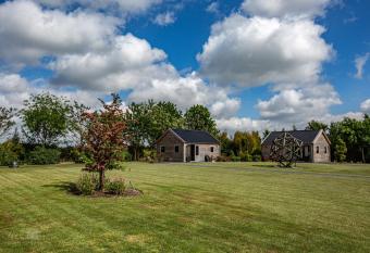 Romala s Home 1 en 2 allows 18 year olds to book a room