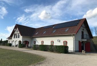 Prosper Lovasklub Panzi   allows 18 year olds to book a room