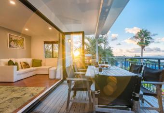 2 LEVEL 2 BEDROOM VILLA w MAGNIFICENT OCEAN VIEWS BEDROOM BALCONY FREE WIFI & POSSIBLY A CHEAP CAR TO RENT has Balcony rooms