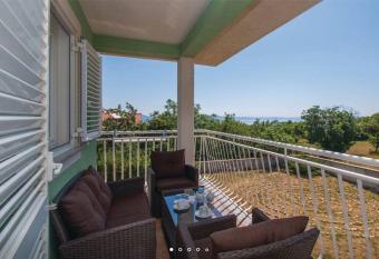 Comfortable apartment in Barti  i has Balcony rooms