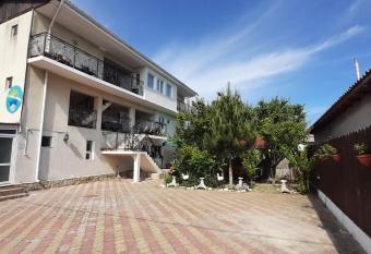 ZAMBILELOR 3 has Balcony rooms