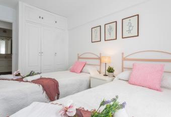 Atico Vistahermosa Piscinas vista Bah  a has Balcony rooms