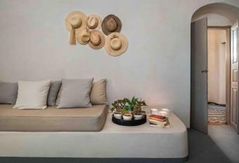 Sandandstone villa Santorini has Balcony rooms