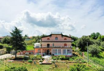 Villa Teresa Bed & Breakfast Costa degli Dei allows 18 year olds to book a room