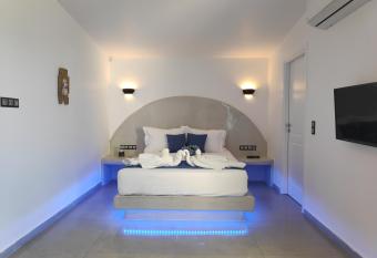 SANTOXENIA Studio George has Balcony rooms