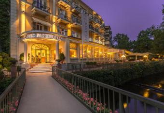 Atlantic Parkhotel allows 18 year olds to book a room