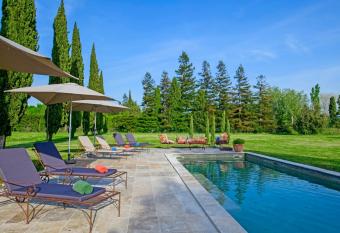 Bastide de Bellegarde allows 18 year olds to book a room