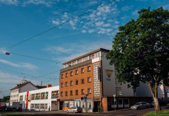 Hotel Novostar allows 18 year olds to book a room