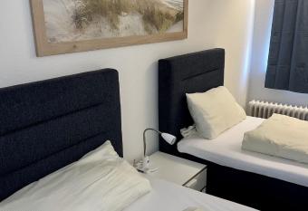 G  stehaus Rheinstetten Forchheim allows 18 year olds to book a room