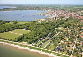 Mors   Camping & Hytter allows 18 year olds to book a room