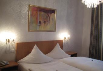 Hotel Markgr  fler Hof allows 18 year olds to book a room