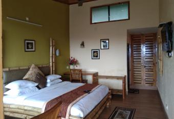 Vamoose Heritage Resort has Smoking rooms