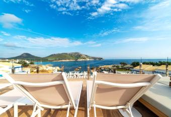 Parque Nereida Suites Hotel allows 18 year olds to book a room