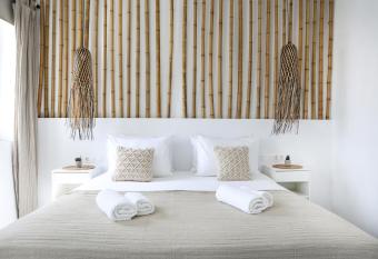 Kimolos PS House allows 18 year olds to book a room