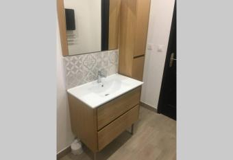 Appartement entier refait    neuf pour court s  jour allows 18 year olds to book a room