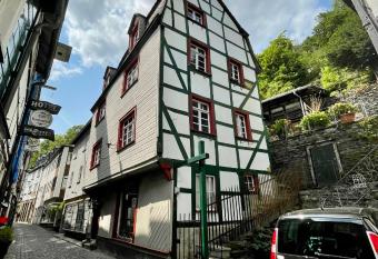 City Apartments Monschau allows 18 year olds to book a room