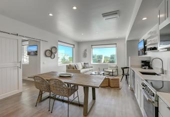 Lively Beach has Balcony rooms