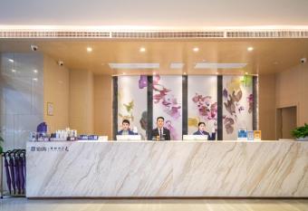 Lavande Hotel Qingzhen Vocational Education City Time Guizhou allows 18 year olds to book a room