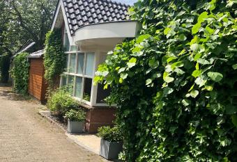 Prins Heerlijk allows 18 year olds to book a room