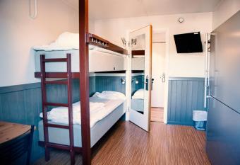 Lisebergsbyns Vandrarhem allows 18 year olds to book a room