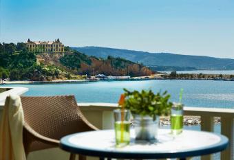 Anna Beach has Balcony rooms
