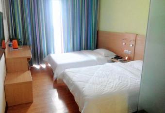 7Days Inn Foshan Lecong Tianyou City allows 18 year olds to book a room