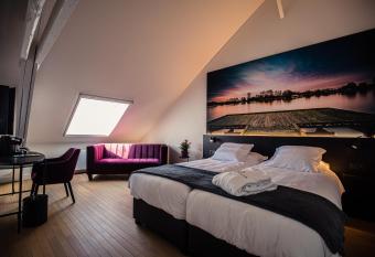 Boetiekhotel Burgemeesterhuys allows 18 year olds to book a room