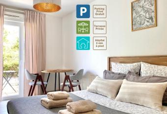 Studio en face Hopital Nord avec terrasse has Balcony rooms