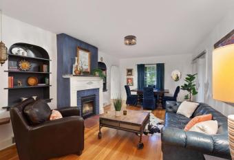 Holly House - Half Mile from Greenway Trail - Near U of A has Balcony rooms