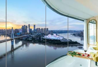 Baihong.Riverview Apartment has Balcony rooms