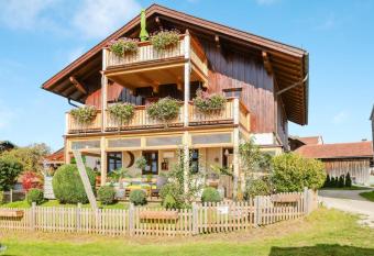 Ferienwohnung Parzinger 2 has Balcony rooms