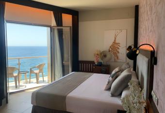 ON ALETA ROOM designed for adults allows 18 year olds to book a room